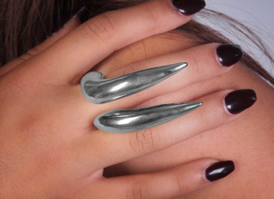 Ring, double horns-