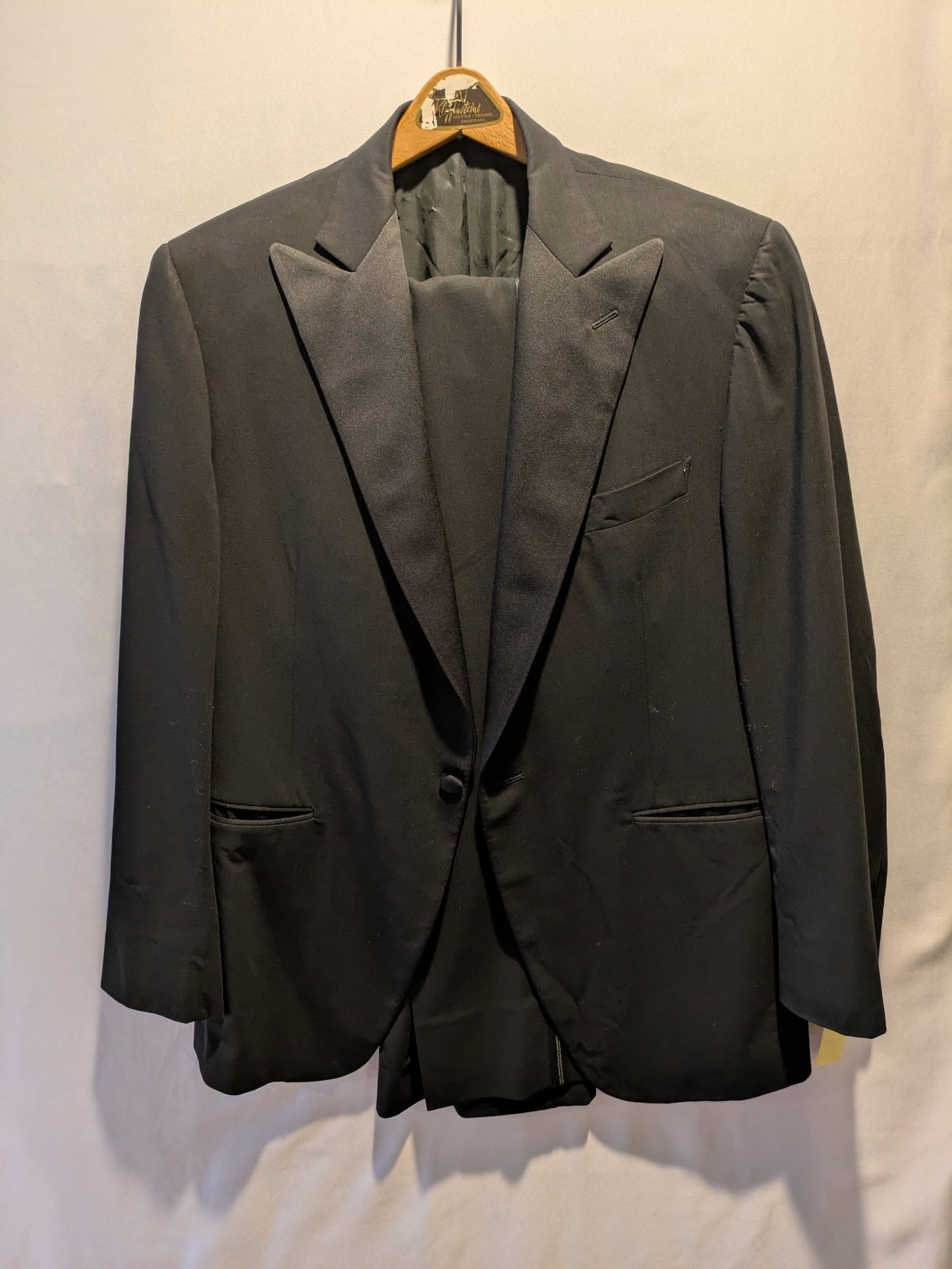 Suit, Tux Black Used 40r
