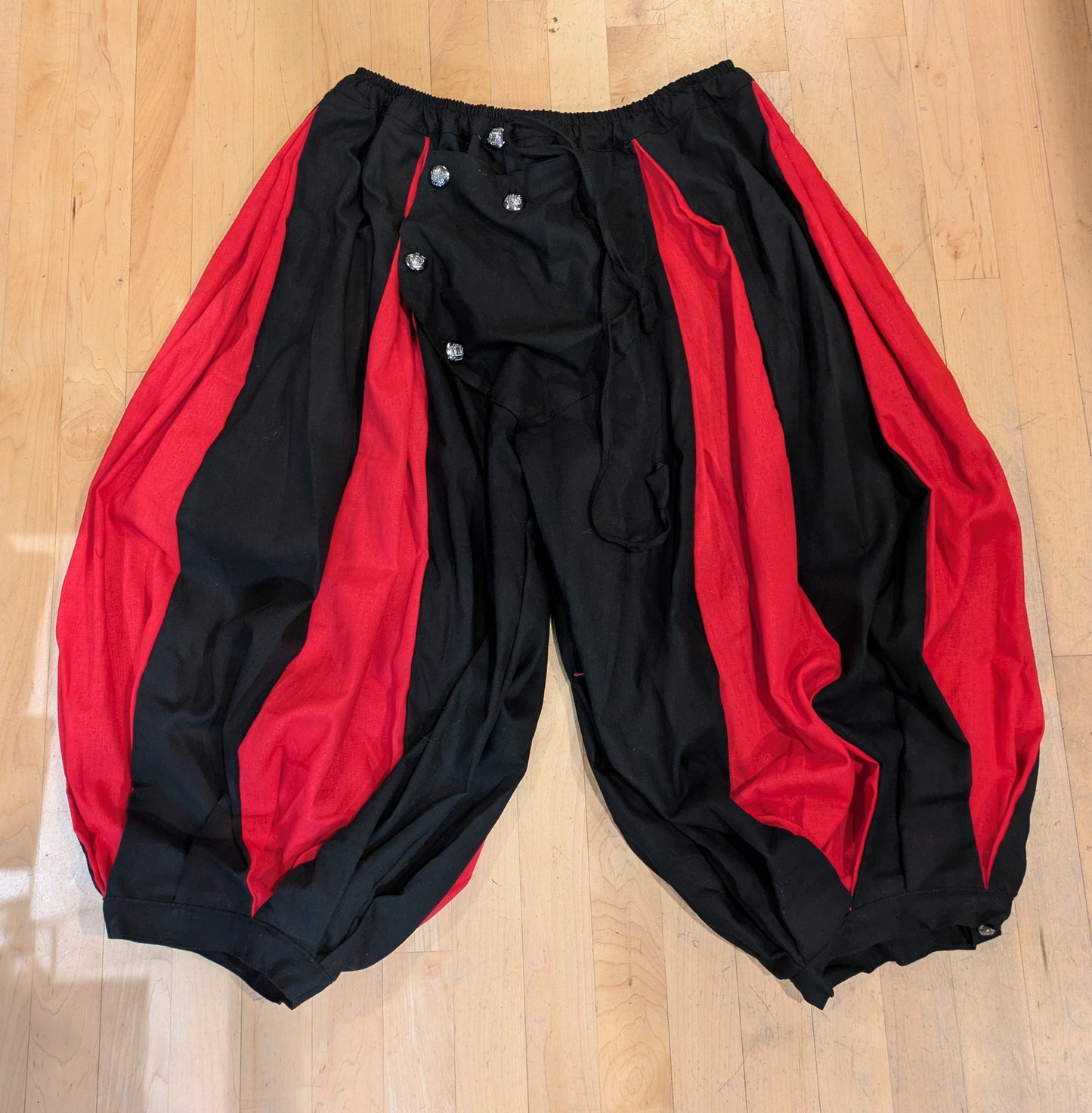 Knee Pants, Medieval European Black/Red