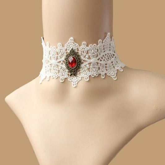 Lace Necklace w/ Leaves & Charm-White