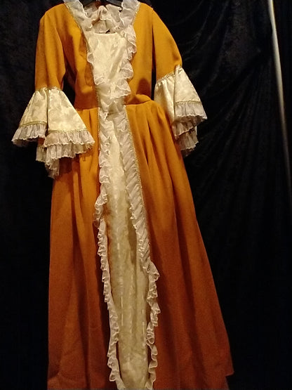 Dress, Plain Colonial Lady 18th c