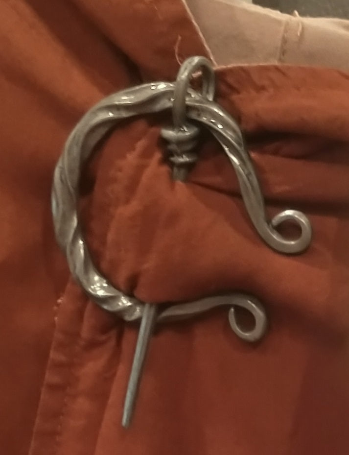 Cloak Pin, D-422 Pewter effect