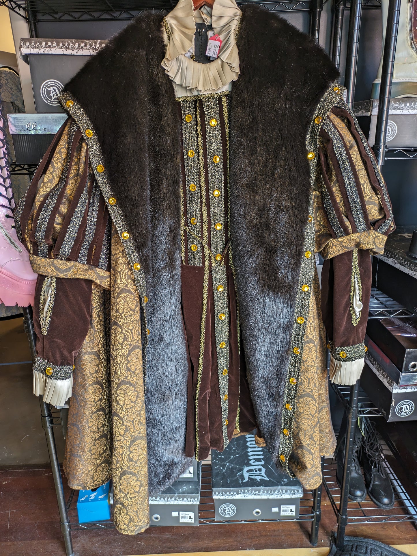 Earl of Hartford Deluxe Costume, Large