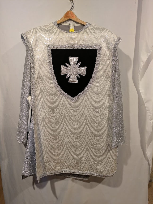 Knight, Silver Tabbard-  : Medium