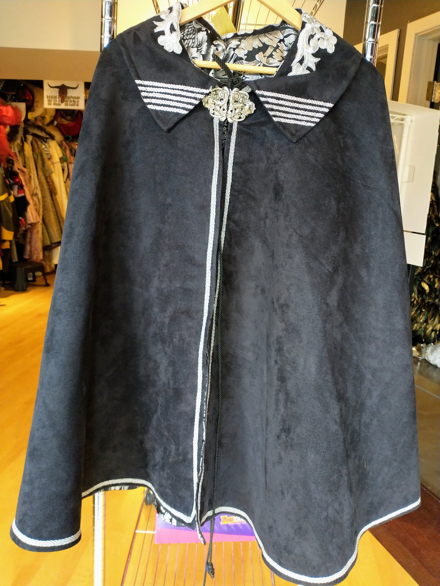 Elizabethan Noble Man 2 pc Cape and Hat Set, Black & Silver