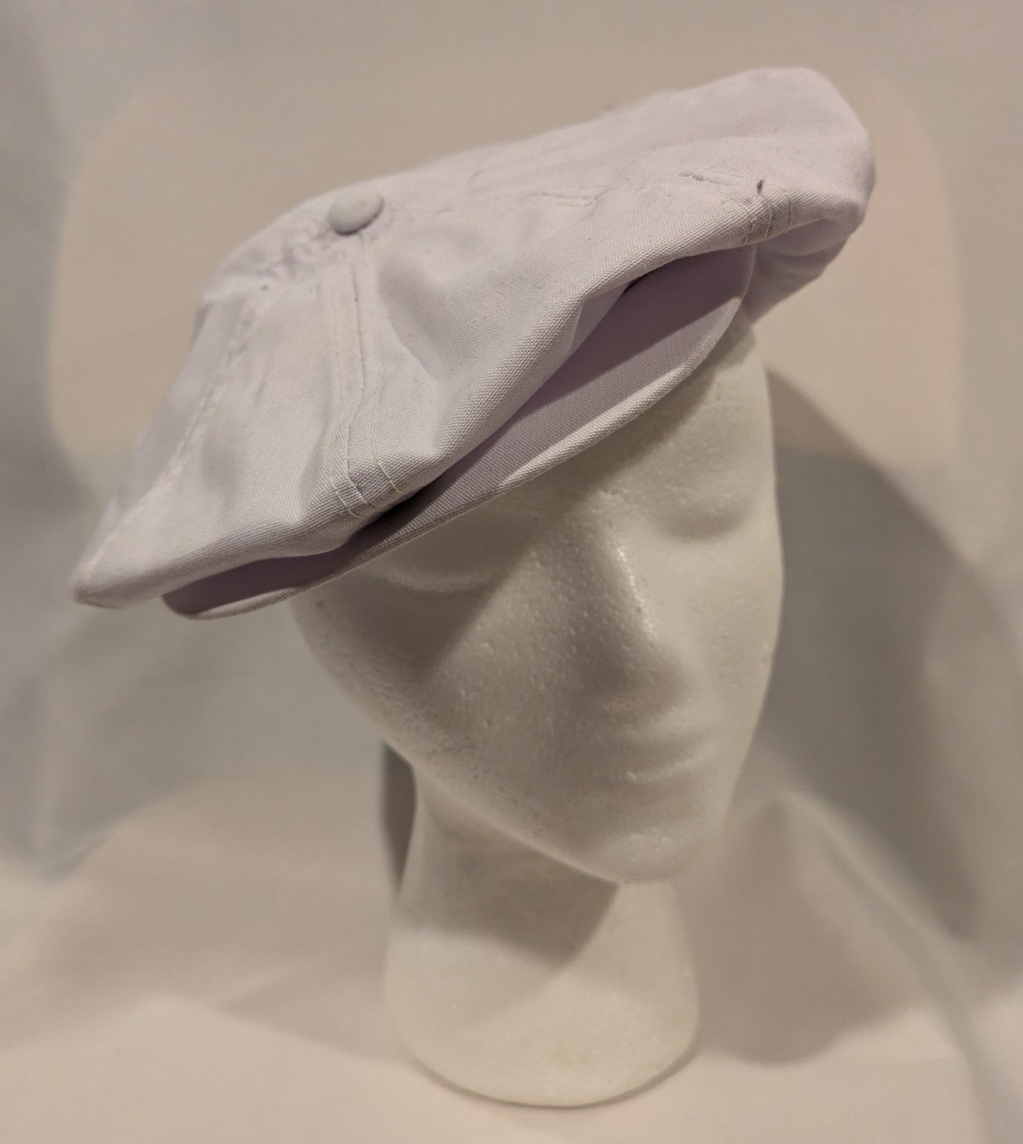 Cap, Newsboy White Used 23"