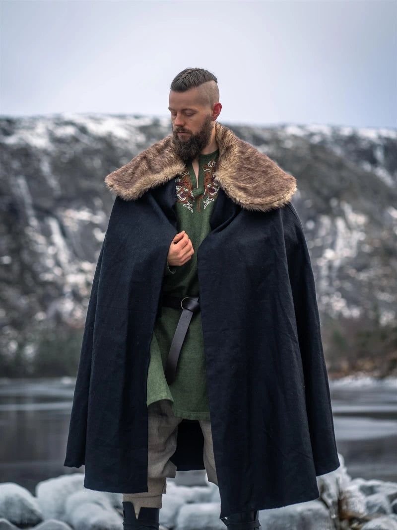 Cape, Wool Janne Black