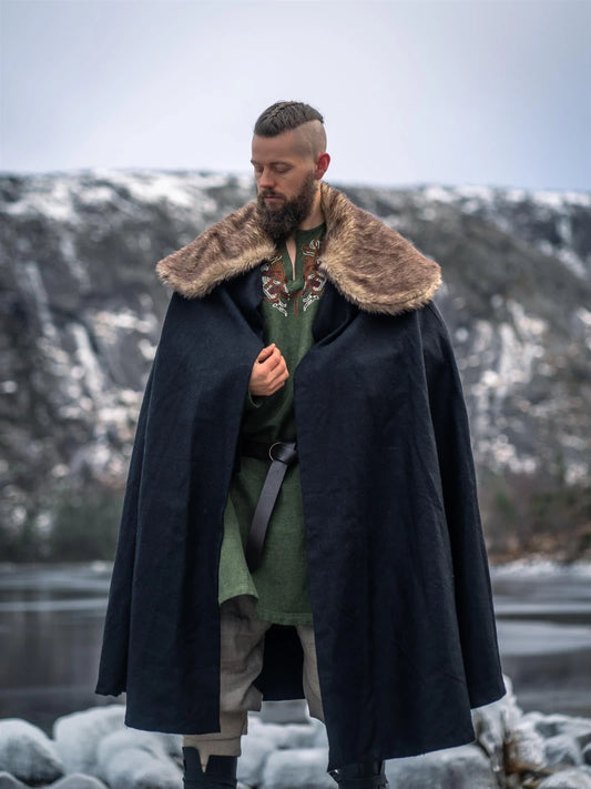 Cape, Wool Janne Black