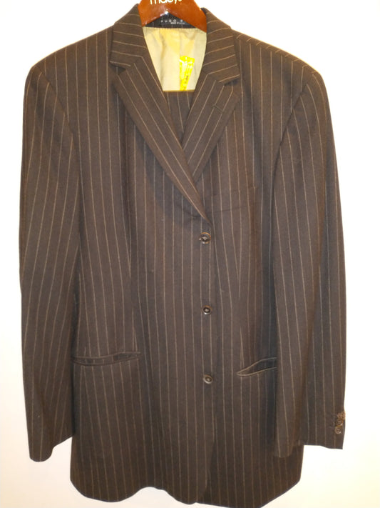 Suit 44 Brown Pin