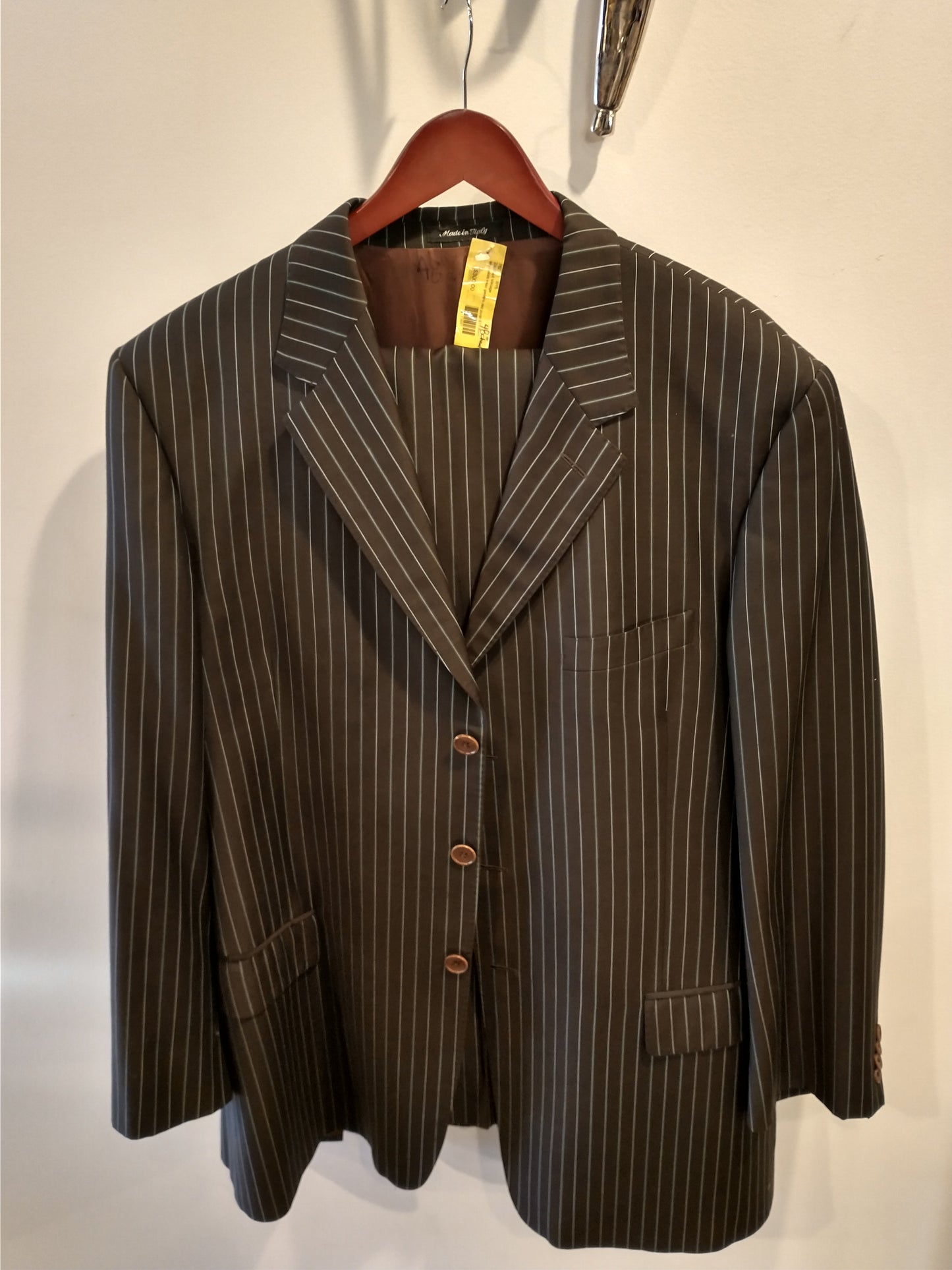 Suit 48 Brown Mint Pin